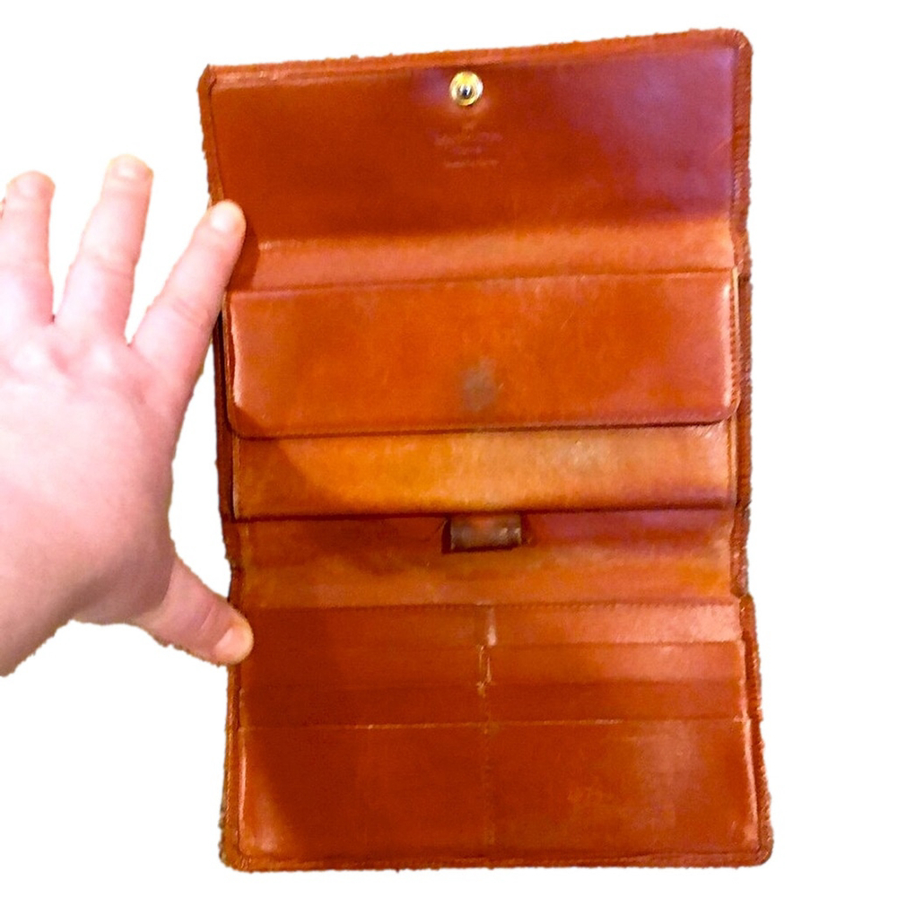 W LOUIS VUITTON Kenyan Fawn EPI Leather Sarah International Long Trifold Wallet - Picture 4 of 14